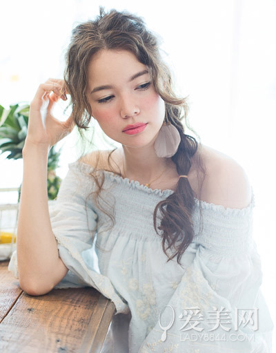 长卷发<em>扎发</em>攻略<em>马尾</em>编发变森女范_360问答