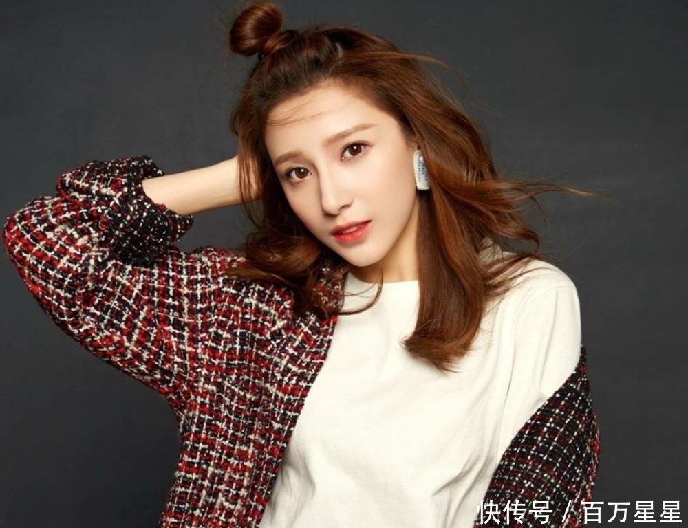 她是央视椅子主播,走秀时智能内裤滑落镇定走市场调查的化问卷美女不慎情趣图片