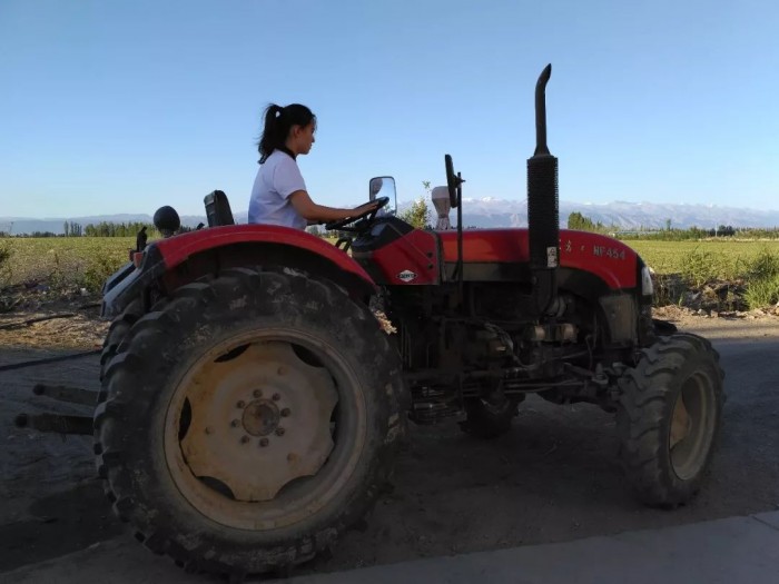 无人机创业!90后海归美女回家当农民,种地月入10万