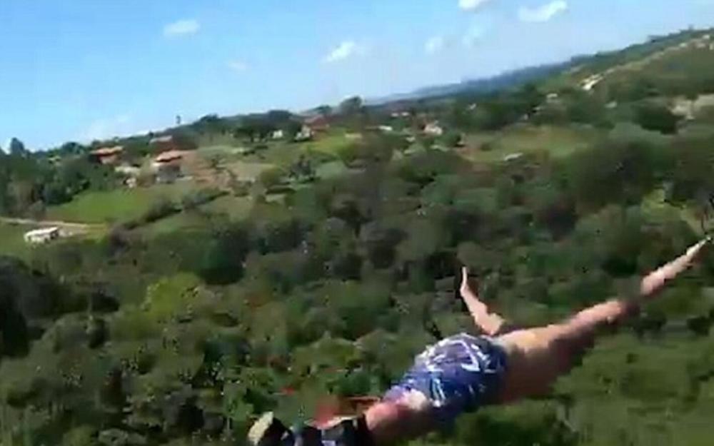 巴西男子蹦极出现意外 在妻儿眼前惨死