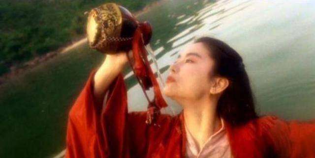 明星女扮男装: 林青霞叶童不朽经典, 景甜出戏,