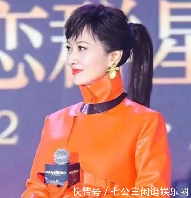 64岁赵雅芝换发型了,空气刘海扎马尾,网友奶奶