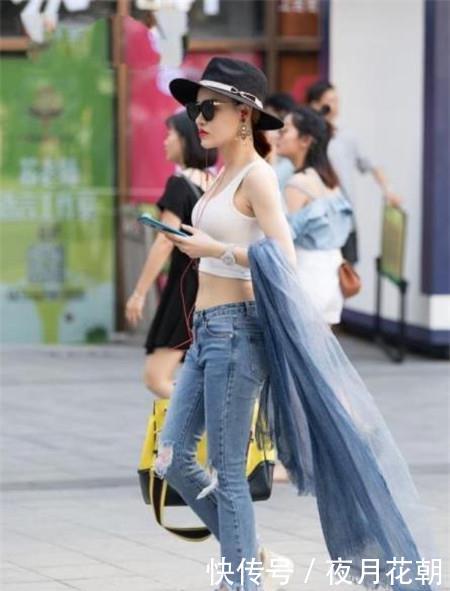 街拍:简洁大方的小姐姐,轮廓性感分明,很不错的姑娘 澳门博九赌场