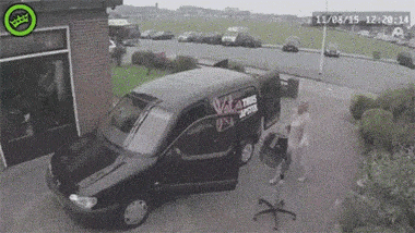 北京地库撞墙事故致1死 女司机穿高跟鞋