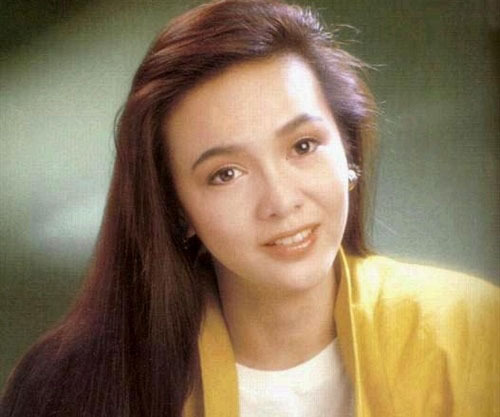 她是香港娱乐圈大姐大，曾嘲笑周星驰红不了，今大变样疑整容失败