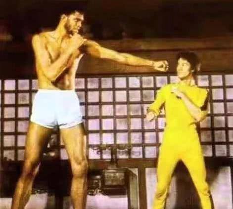 李小龙死因,竟和香港这位大佬有关?曾有日本人