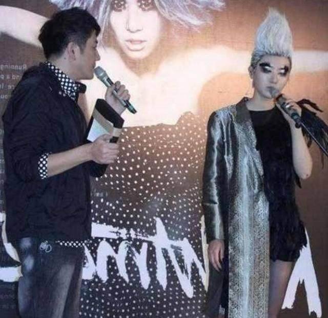 范冰冰杨颖恨天高,王菲直接踩地上,只有她直接