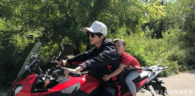 吴京微博28字汇报病况,动手术挨了一刀,和生孩