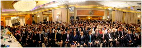 世纪告别!李嘉诚正式\"退而不休\",李泽钜子承父业掌长和帅印