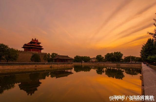 故宫位于北京中轴线的中心,可谓中国之心脏,蔚