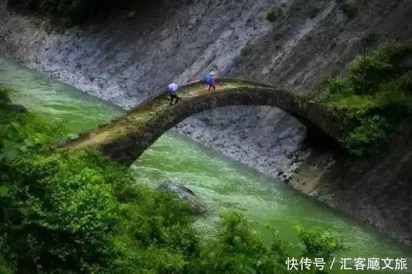 北纬30°上又一个神秘仙境，凭什么惊艳世界？