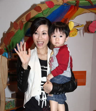 刘诗诗被爆做试管婴儿身材走样，而张庭为生孩子打了一千多针