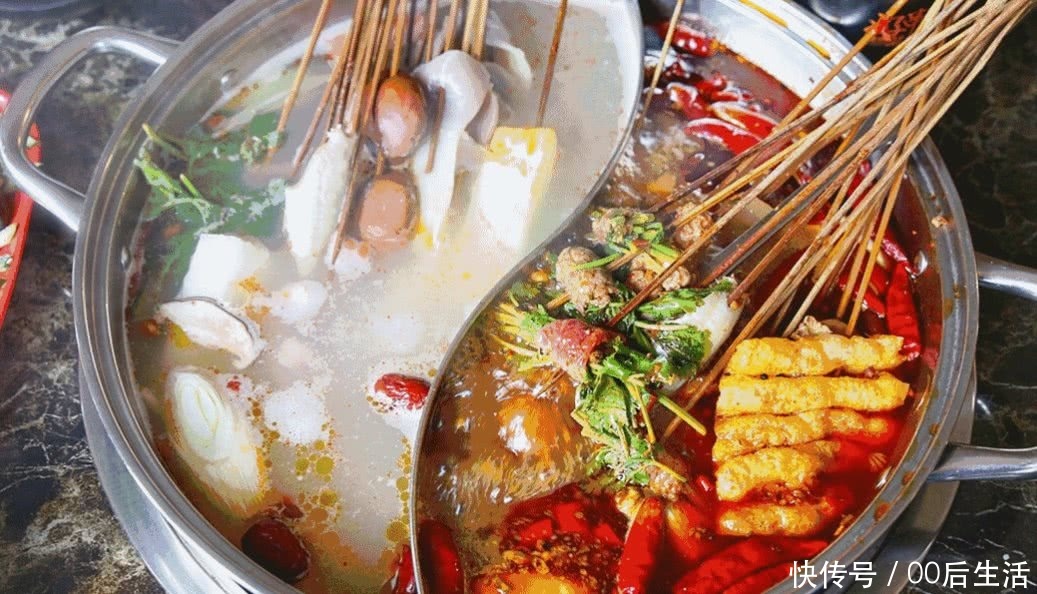 姑娘解锁火锅新吃法,不用担心衣服上有味道了
