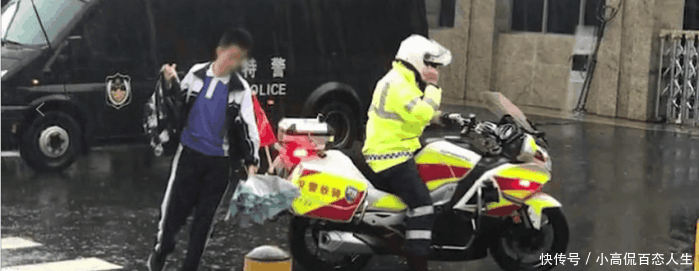 交警冒雨送考生反被家长投诉把孩子衣服淋湿