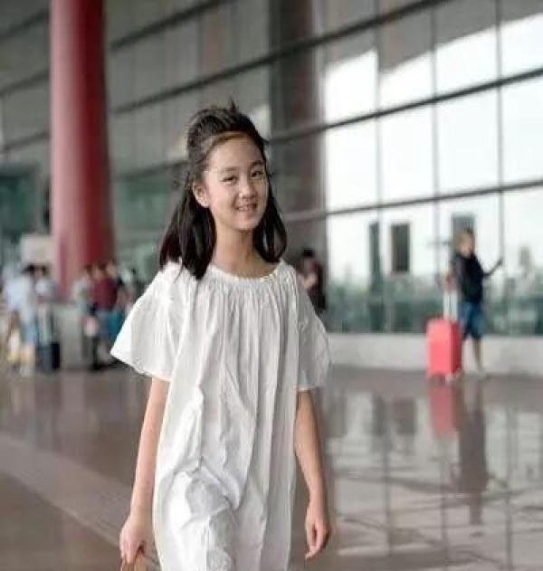 42岁赵薇怀上二胎,小腹已经有点藏不住了,林心