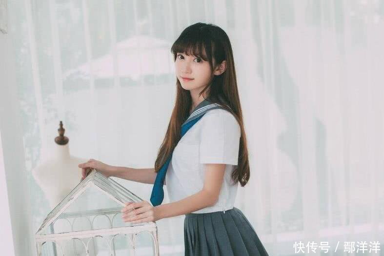人像摄影:学生装素颜清纯刘海白情趣美女师丝袜女v情趣图片