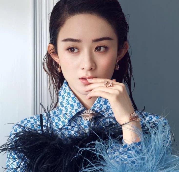 赵丽颖:我是全家最丑的,网友:看到最后一张,我信