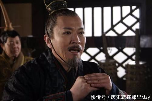 皇帝:雨衣用什么材料做更好呢?大臣:用瓦做最