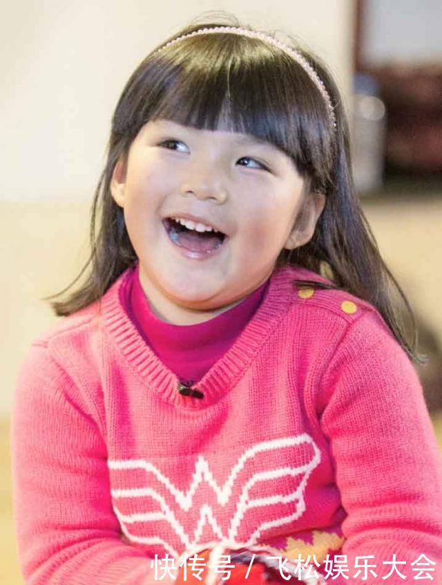 李湘晒出女儿做饭,配上文字:自己动手丰衣足食