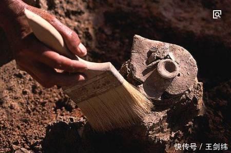 湖北发现一座神秘古墓,考古学家发现里面竟葬身80余名盗墓贼