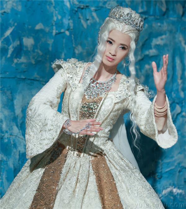 由龚蓓主演的电视剧《幻城》将在本周收官,在神话饰演"冰后"剧中的最早期的一角电视剧有哪些图片