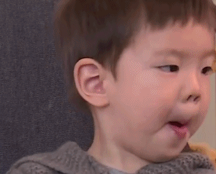 杜江父子现身机场 嗯哼蓝色线帽比v激萌可爱