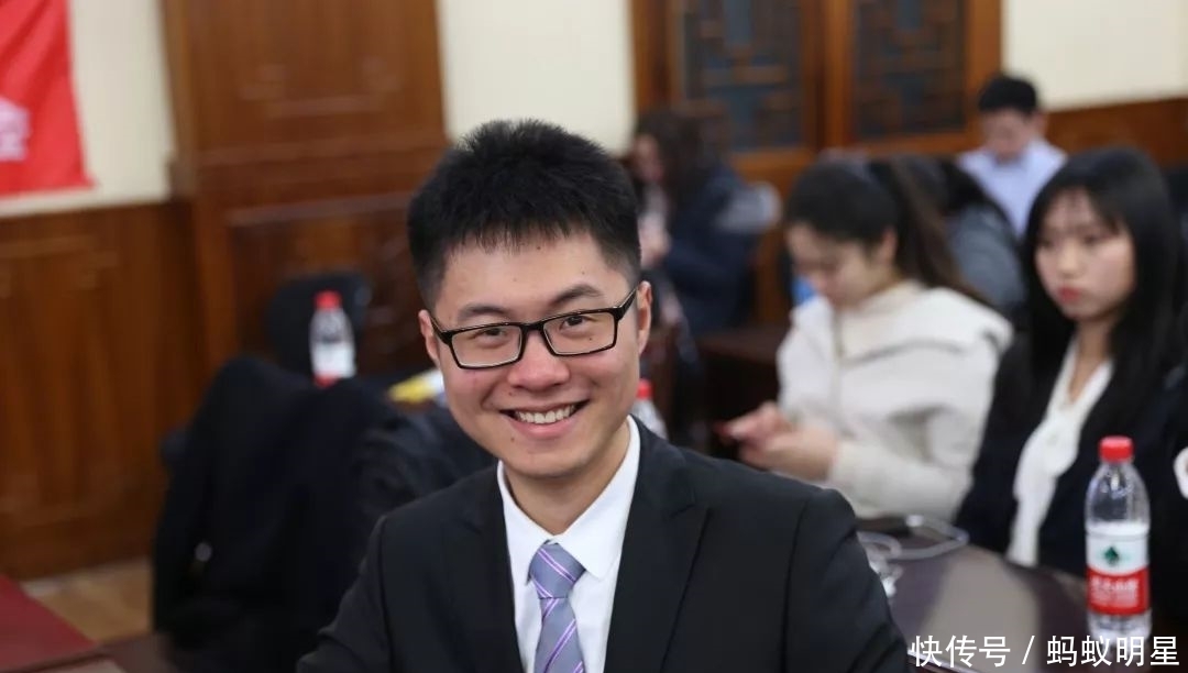 现在和爱人一起生活吗