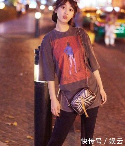 看众女星穿紧身裤,网友:这些衣服跟赵丽颖并不