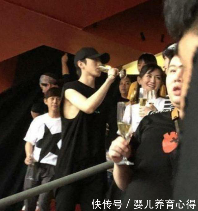 蔡徐坤参加张杰演唱会,谢娜何炅小细节让粉丝
