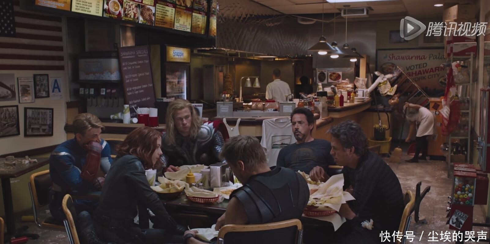 复联1结尾那顿饭不仅迷之尴尬, 而且吃烤肉的