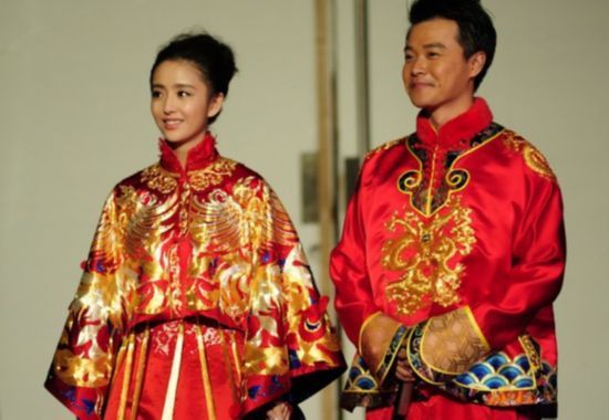 快乐大本营佟丽娅凤冠霞帔哪里有卖_360问答