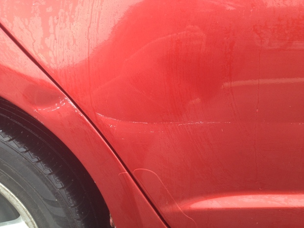 车子有一划痕同时凹了进去怎么弄才能恢复?_