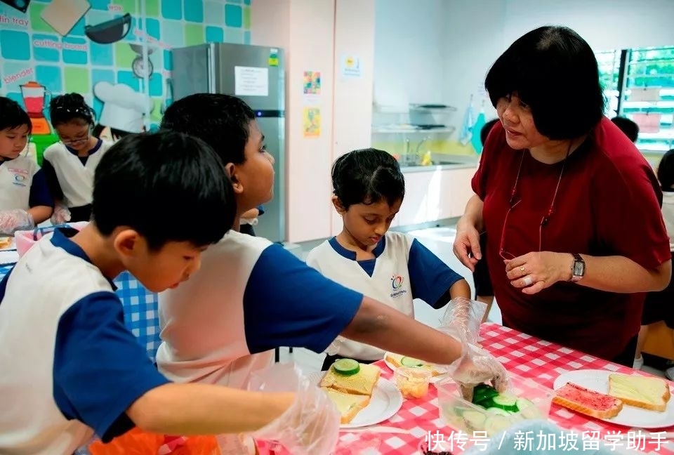 厨房的英语怎么说 t01a2b57411f375aeff.jpg