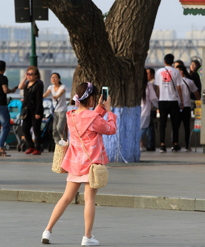 哈尔滨街头,姑娘们穿起夏装,薄起来靓起来燥起