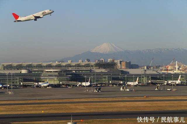 旅客突发疾病 东航空地携手备降东京机场救人