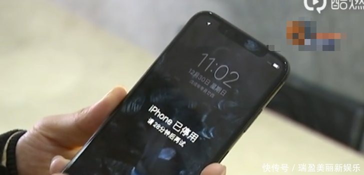 苹果x手机送修后主板被换, 男子怒曝光, 维修店