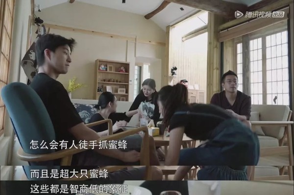 小S一来就变搞笑，看到S姐妹热热闹闹还是戳到了我们的青春！