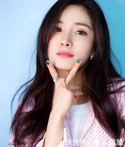 杨颖和唐嫣的婚礼没有请来杨幂,她反而参加了