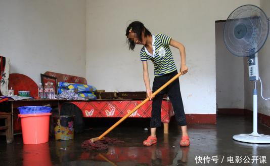 智障女儿在公公家住两天哭闹，我装监控一看，看到公公恶毒一面