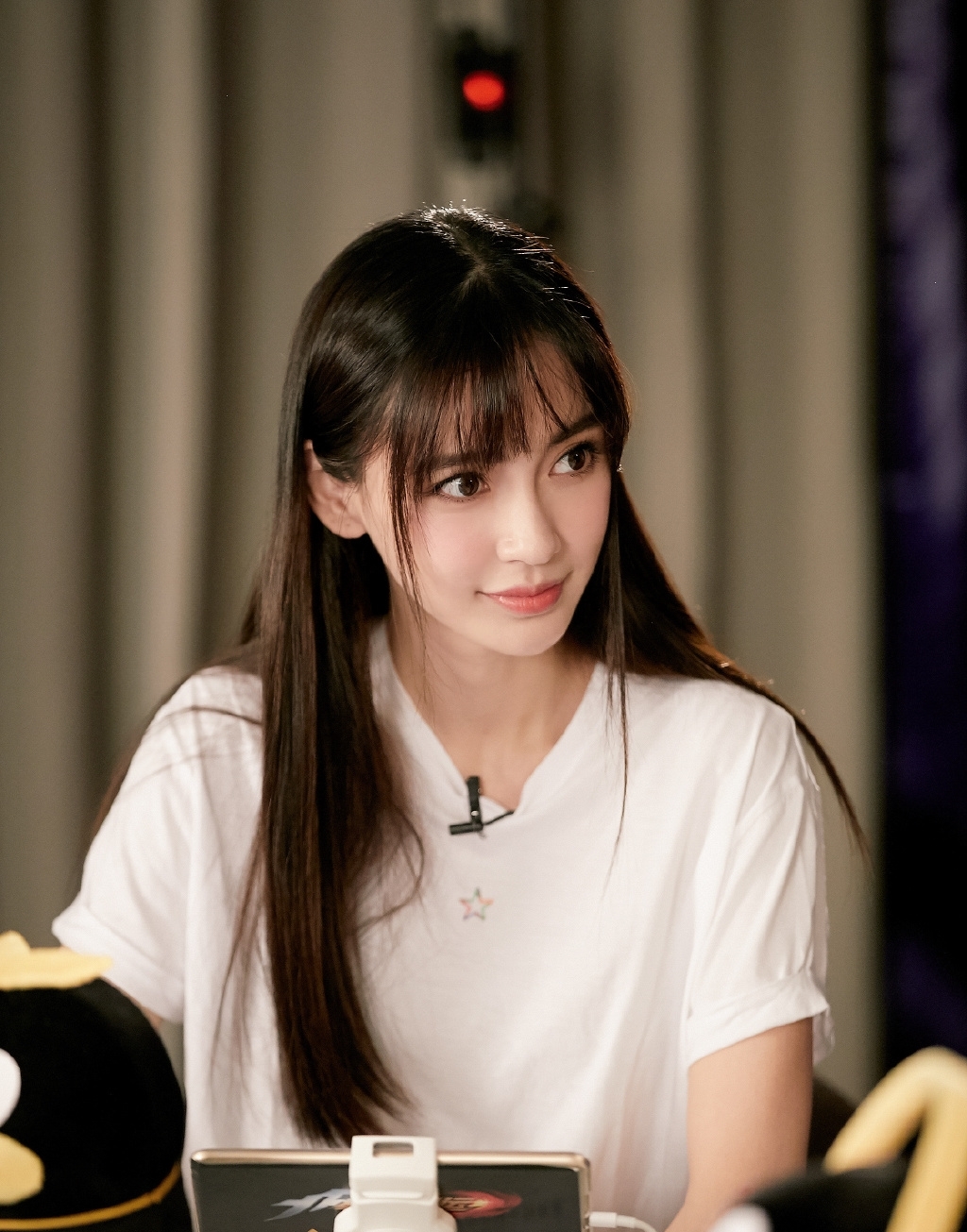 Angelababy新发型翻车,撞脸王子文,颜值高也别