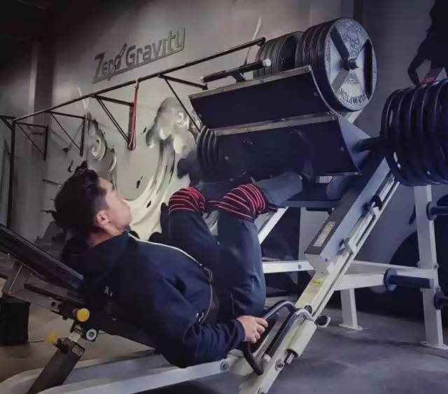 中国的肌肉一哥!用实力压倒欧美肌肉男!