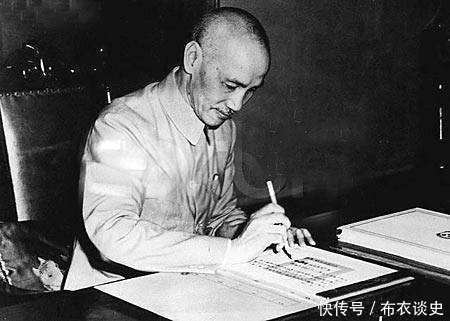 戴笠死后,蒋介石在日记里写了8个字,字字戳心