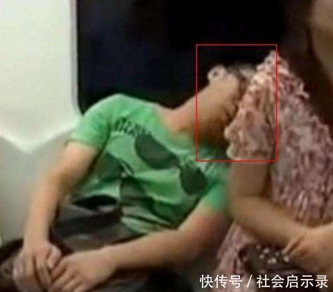 男子装睡趁机揩油,女子几次三番阻止未果,结局亮了!