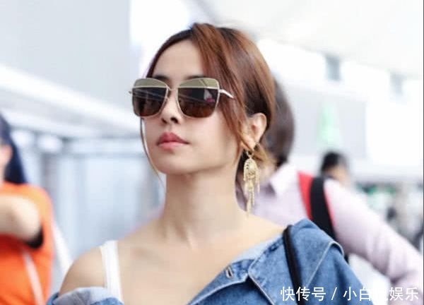 蔡依林机场最新照片,一身牛仔服吸晴无数,下身