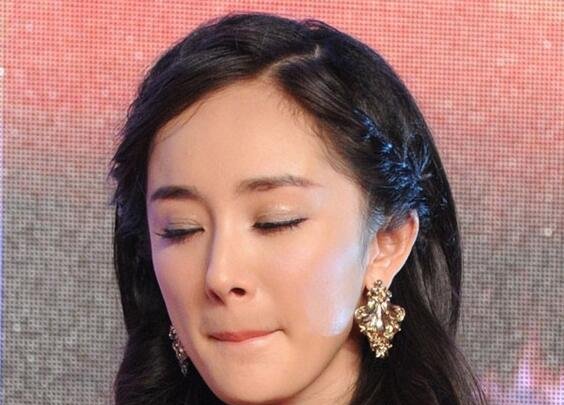 杨幂为什么不割双眼皮而是用贴的?一句话道出