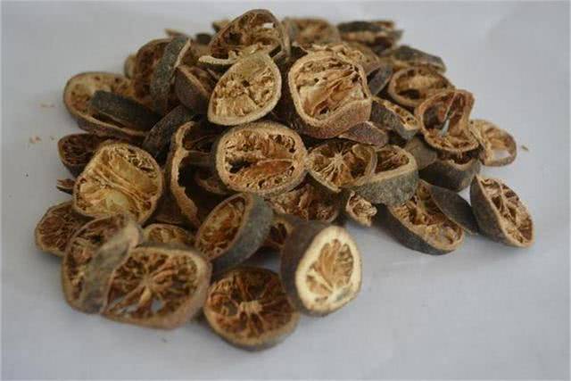 小果酸苦涩,也能卖钱,中医用于便秘、胸闷,胃下垂