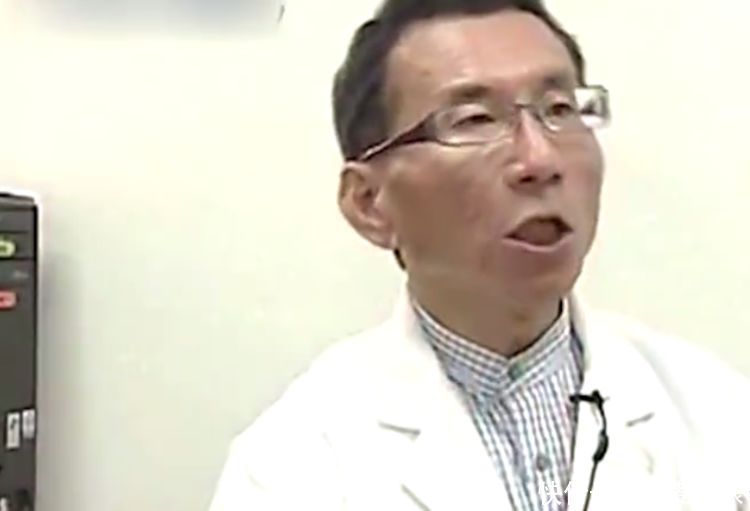 男子被蜈蚣咬伤,结果晚上亲了妻子一口,送医院