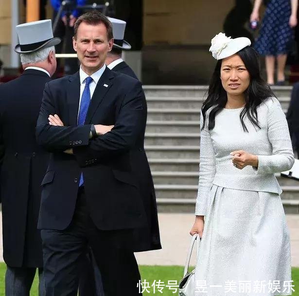 英国外交大臣访华时把中国妻子说成是日本人 