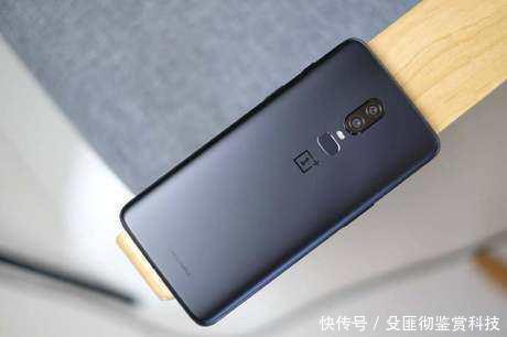 预约量近70万,网的友:比锤子坚果R1良心多了!