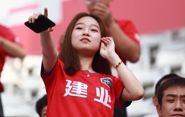 索菲亚列夫斯基VS河南建业!身价对比:1805万